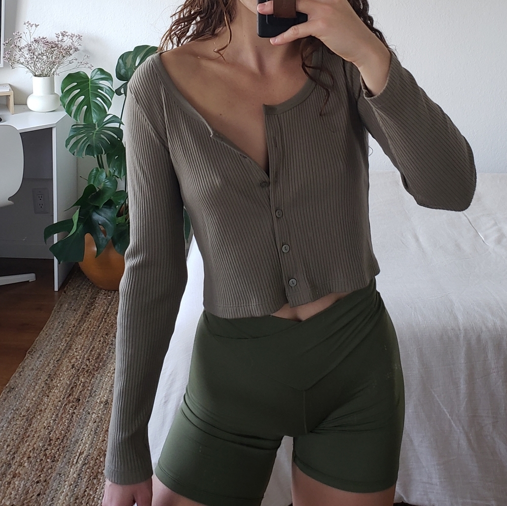 Uniqlo cropped cardigan